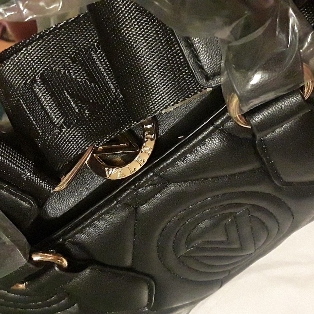 Orlandi Valentino Black Quilted Women's Bag BNWT Vegan Leather Goldtone Charm - Picture 9 of 10